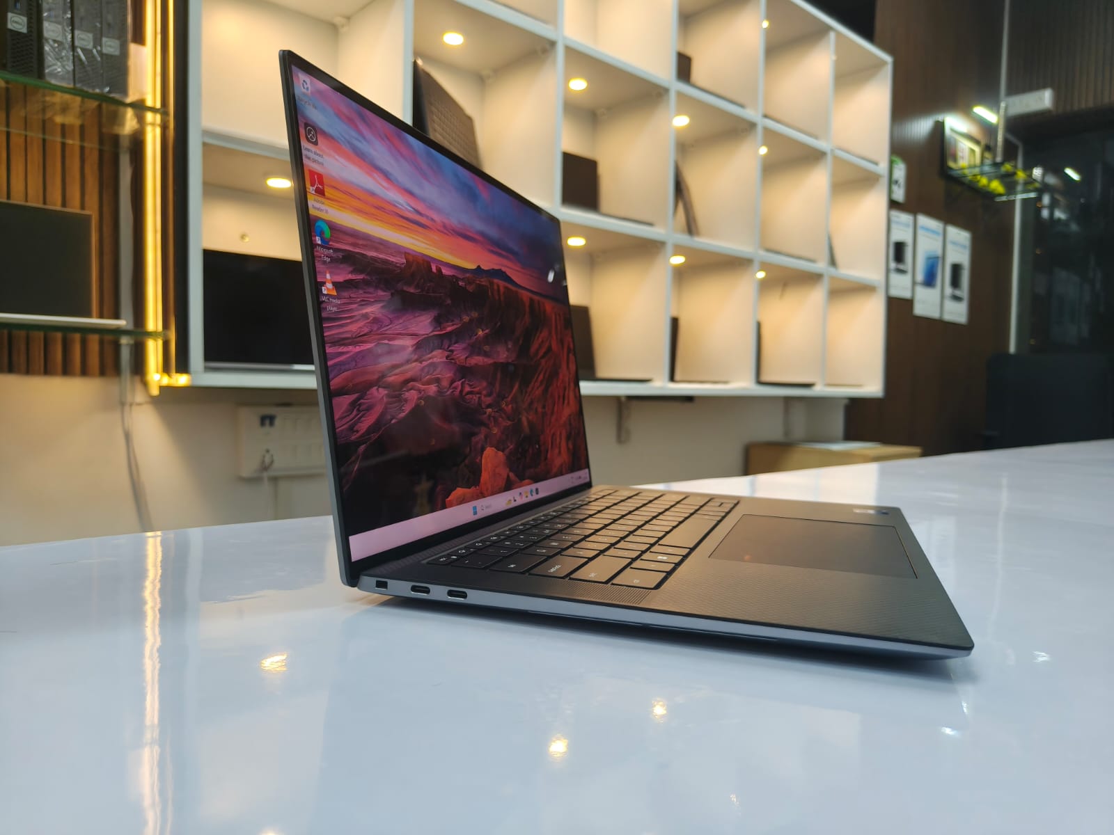 DELL PRECISION 5560 - Refurbished | Intel Core i7-11850H CPU @ 2.50 GHz (Turbo Boost up to 4.80 GHz) - 8 Cores / 16 Threads | 16 GB RAM | 32 GB RAM | 512 GB SSD | 1 TB SSD | NVIDIA T1200 4 GB Dedicated Graphics | Webcam | Bluetooth | Wi-Fi | 15.6 Inches Full HD+ Display | USB-C / Thunderbolt 4 Ports | Windows 10/11 Pro - Image 4